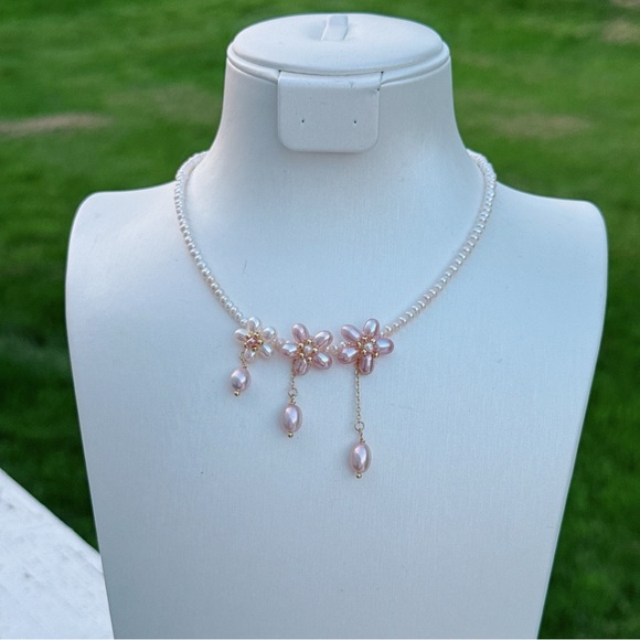 Jewelry - X435 Handmade Freshwater Pearl Flower Necklace